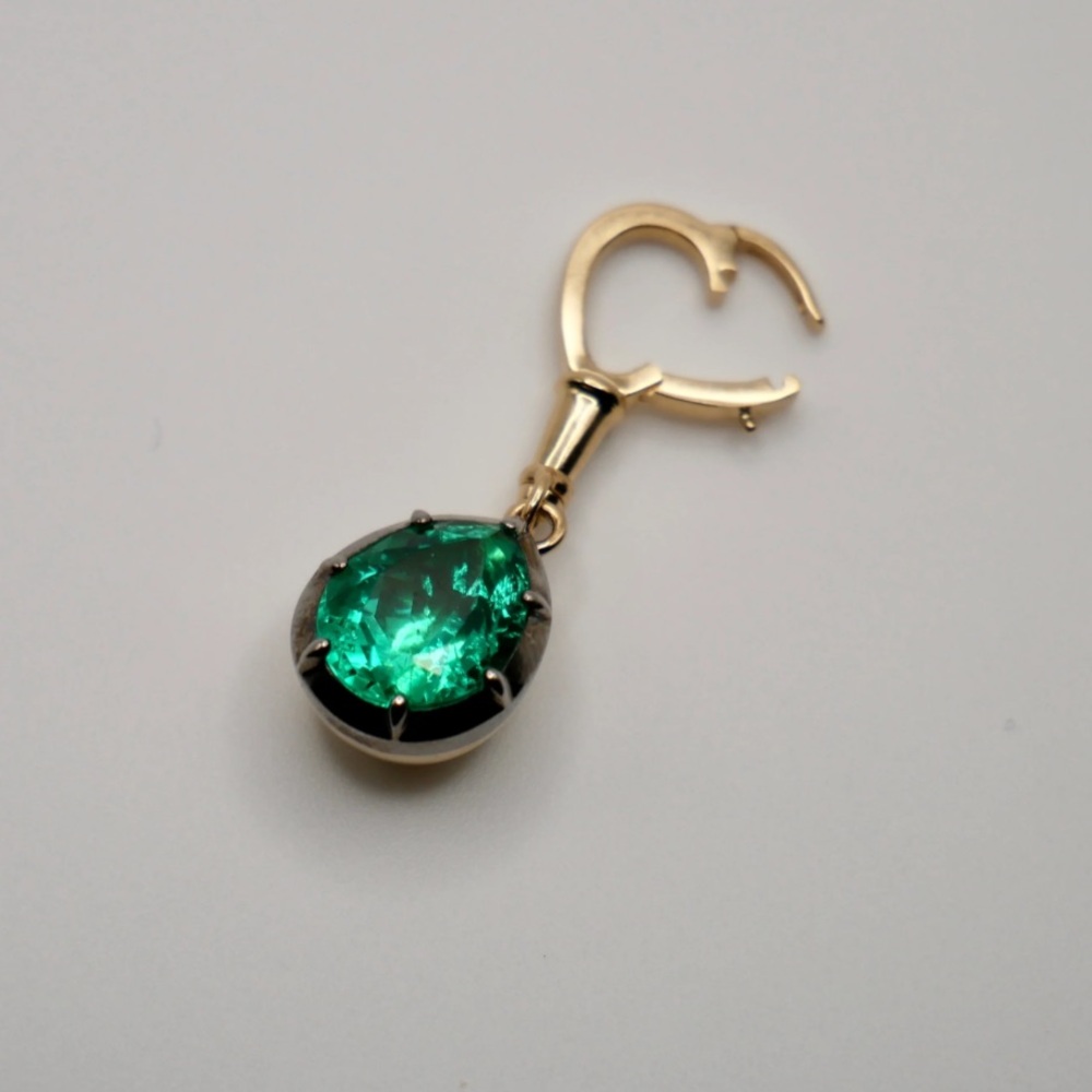 18K Yellow Gold Georgian 2.5 ct Emerald Pendant